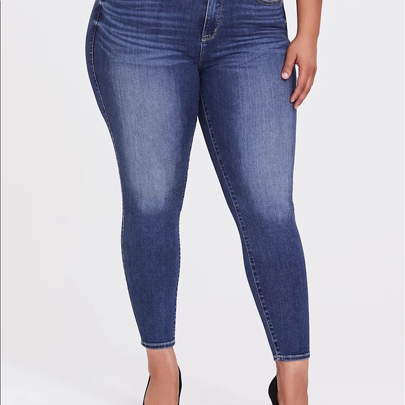 Torrid Sky High Skinny Jean Super Soft Medium awash Size 16R